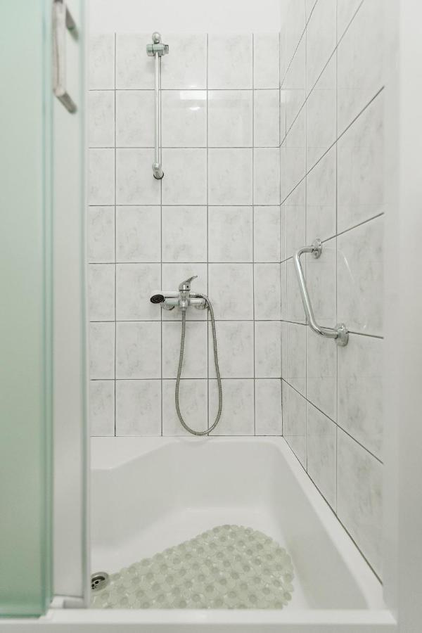 Apartment Kuzmanic Lokva Rogoznica Buitenkant foto